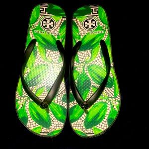 Tory Burch size 6m flip flops green black white